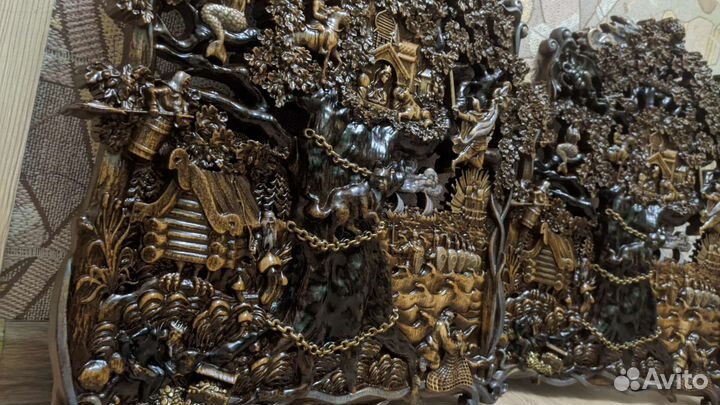 Резное панно из дерева 