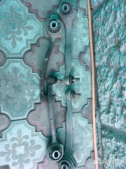 Рычаги передние не mercedes 203