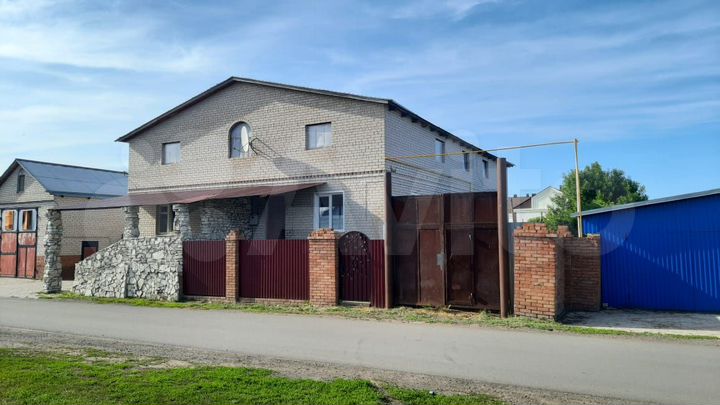 Коттедж 210 м² на участке 14 сот.