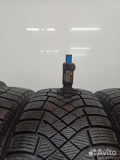 Pirelli Ice Zero FR 215/65 R17