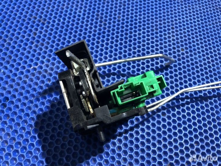 Замок двери задний правый hyundai solaris 1