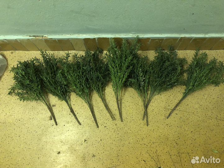 Исскуственная пышная, объемная трава, осока, кусты