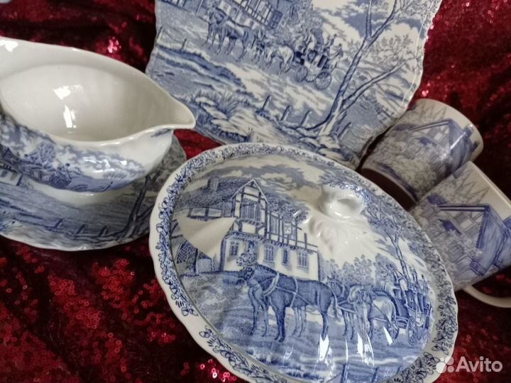 Блюдо с крышкой фарфор 