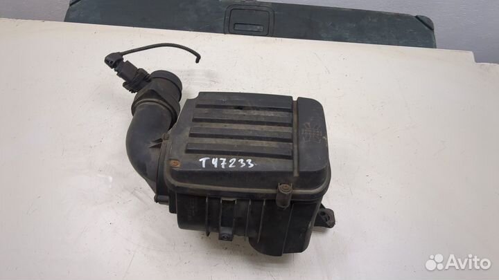 Корпус воздушного фильтра Volkswagen Caddy