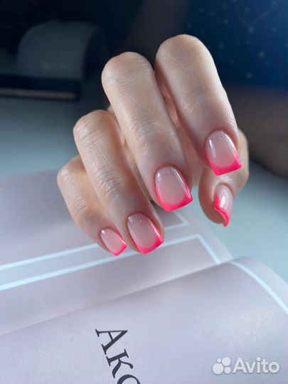 Мастер по маникюру и педикюру