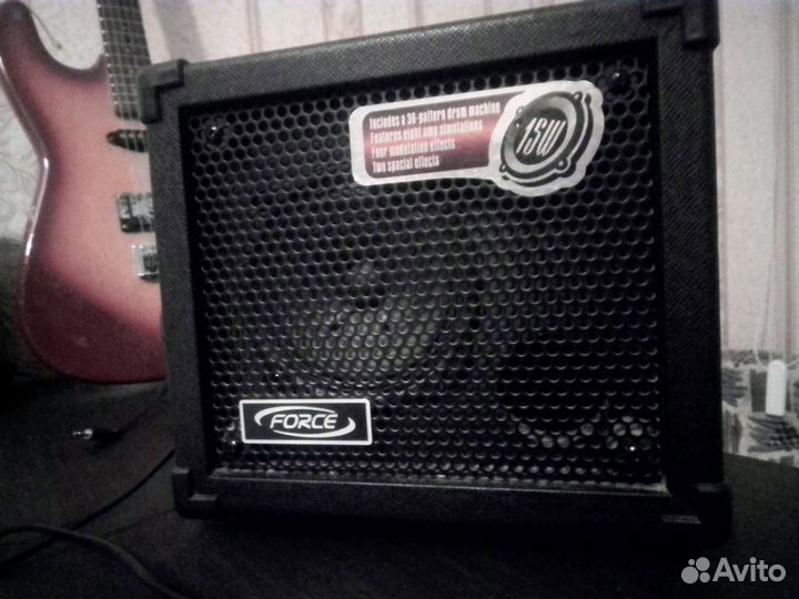 Электрогитара и комбоусилитель