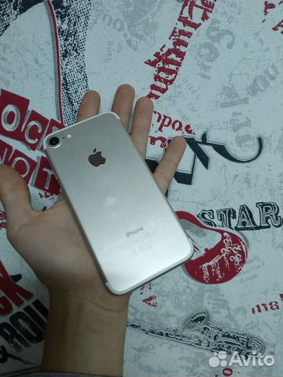 Телефон iPhone 7