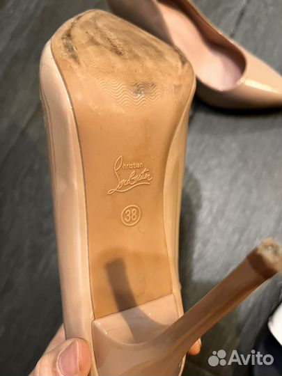 Бежевые туфли лодочки