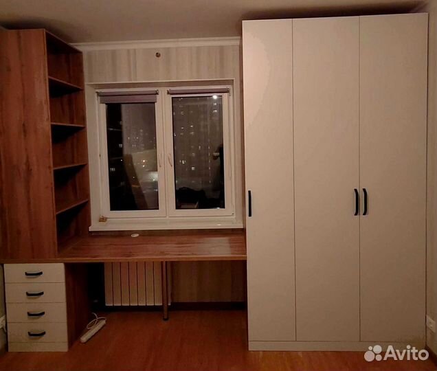 Рабочая зона в углу у окна