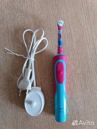 Электрическая зубная щетка oral b детская