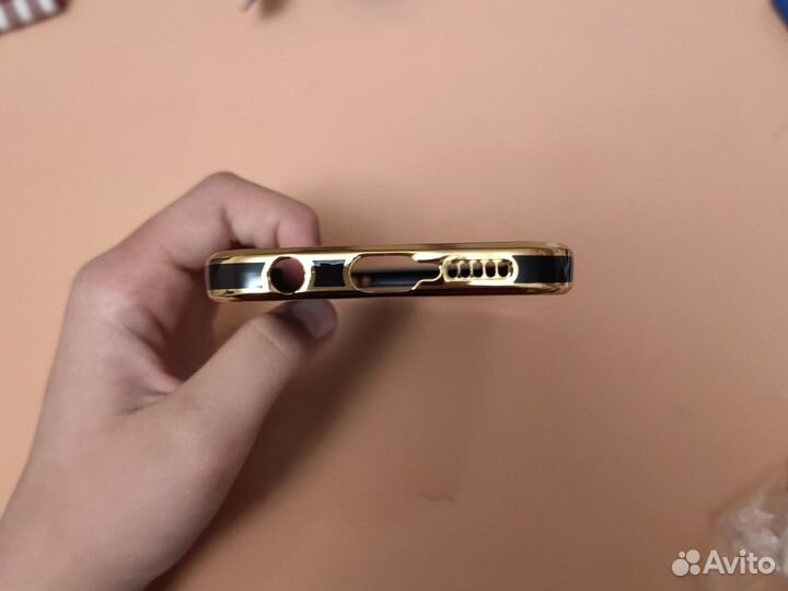 Чехол на HW Honor 10 чёрный с золотой обводкой