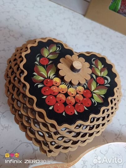 Деревянная шкатулка