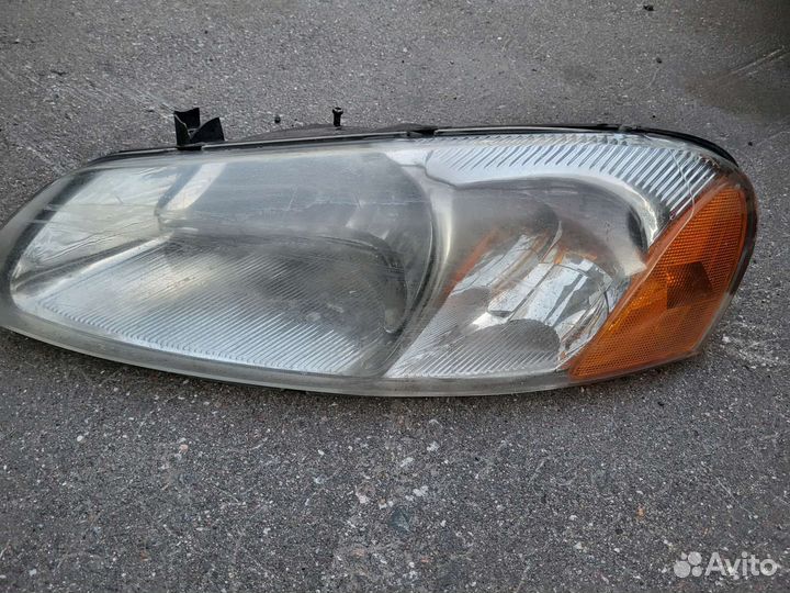 Фары передние на Dodge Stratus