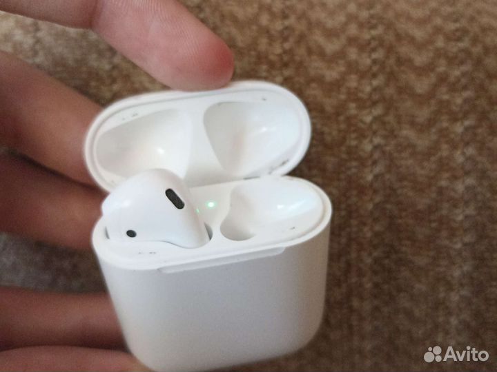 Оригинал Airpods 1 наушник левый и кейс