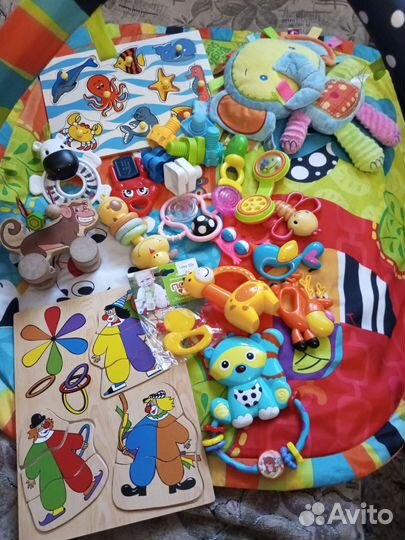 Развивающий коврик и игрушки