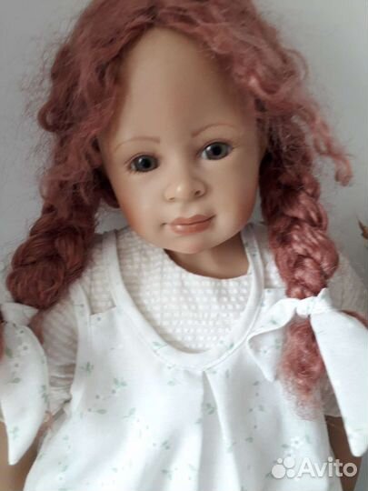 Коллекционная виниловая кукла