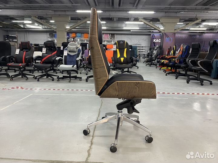 Современное кресло руководителя