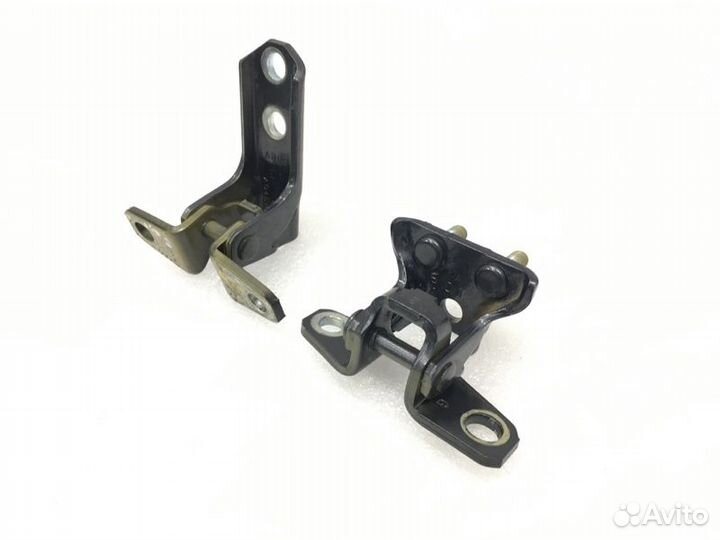 Петля двери задняя правая Mitsubishi Outlander