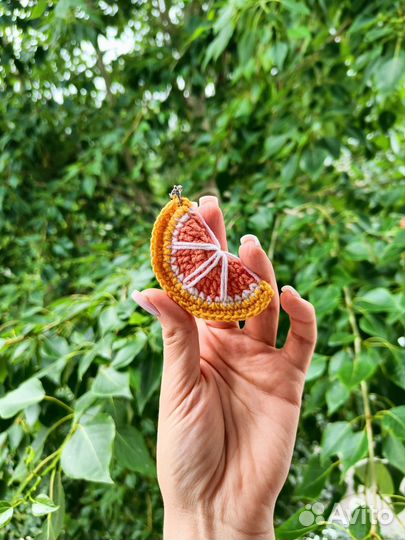 Вязаная игрушка брелок 