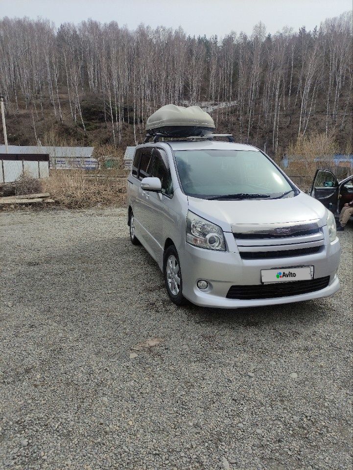 Toyota Noah: фото владельца