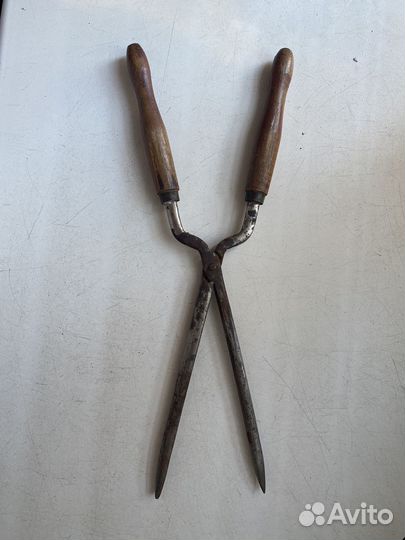 Старинные щипцы для завивики волос