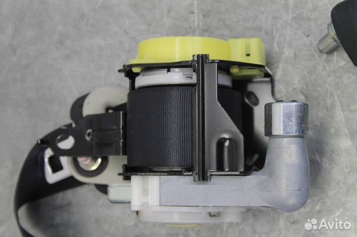 Ремень безопасности передний правый Mazda 3 (BL)