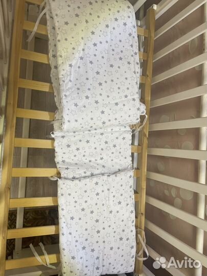 Бортики в кроватку + 2 простыни