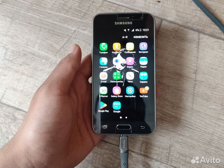 Телефон Samsung Galaxy J1 (2016)