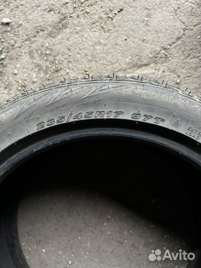 Nexen N1000 235/45 R17