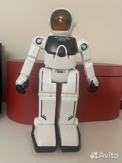 Робот Action go
