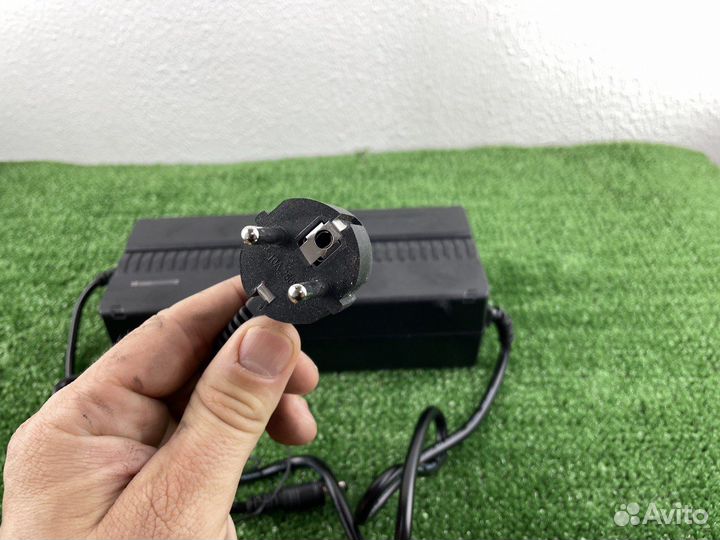 Зарядное устройство 67.2v5a для электросамоката