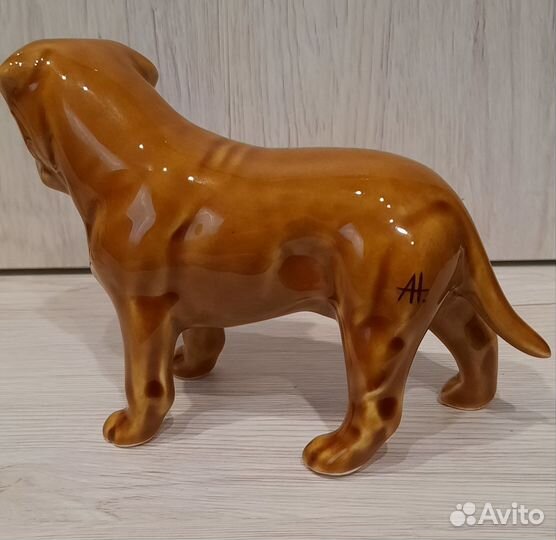 Фарфоровая статуэтка Собаки