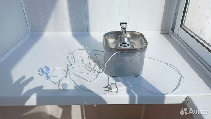 Поилка для кошек, мелких пород собак