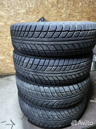 Advance AR210 4.00/8 R5.5 27H