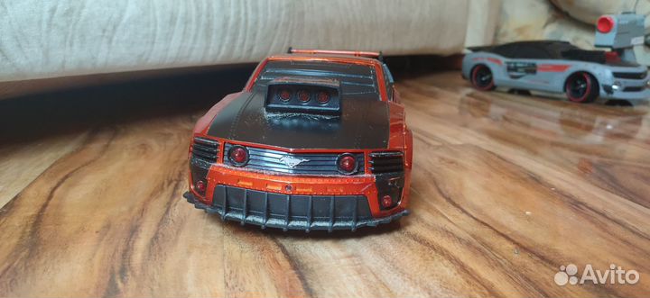 Лазерный бой: Боевые машины Camaro vs Mustang