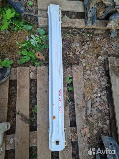 Усилитель бампера задний Skoda Yeti 2011