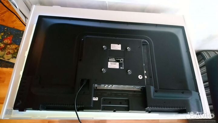 Детали от Телевизора yuno ULX-32TCS216