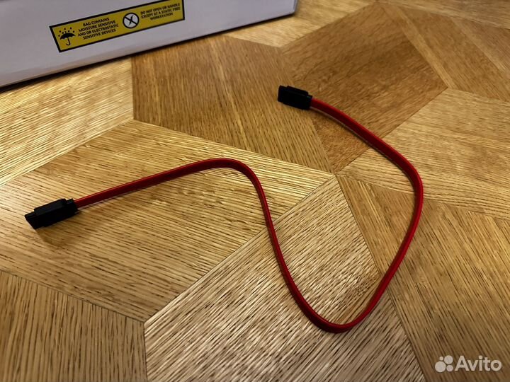 Кабель Foxconn SATA E124936 новый красный