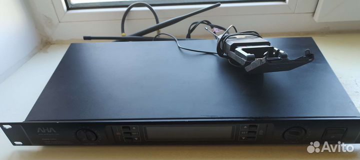 Беспроводная система микрофонов aha