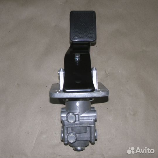 Кран тормозной двухсекционный 64221-3514108 (см)