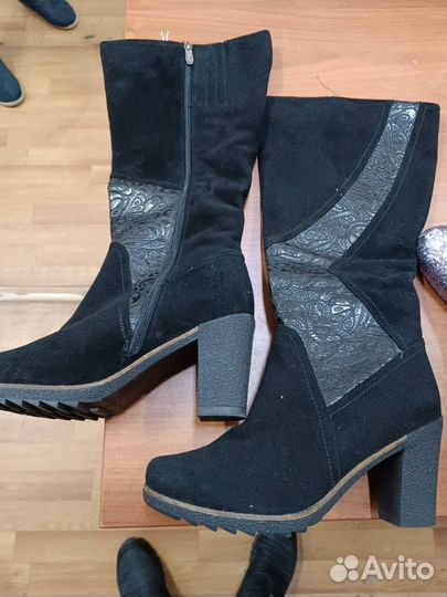 Продам женские замшевые сапоги