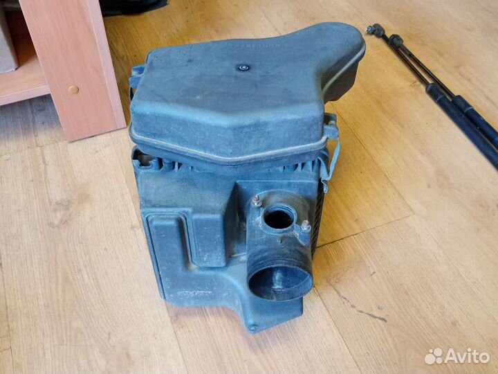 Корпус воздушного фильтра Мицубиси Аутлендер 1 2.4