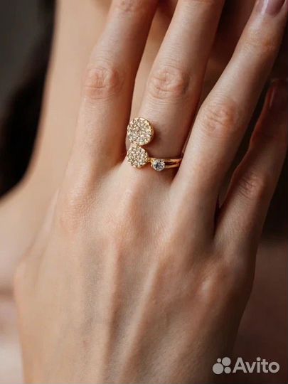 Кольцо безразмерное с цирконами