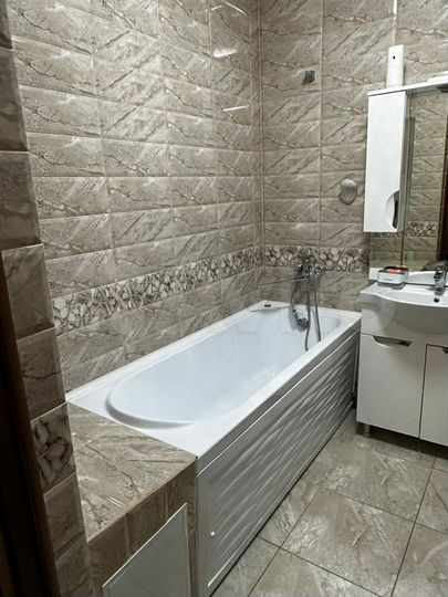 2-к. квартира, 70 м², 3/10 эт.