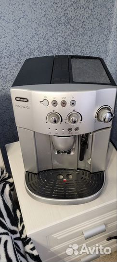 Кофемашина delonghi magnifica