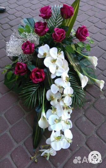 Траурный венок, композиция из роз