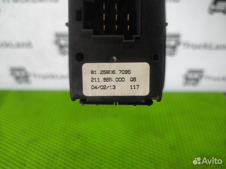 Блок управления стеклоподъемниками правый Man Tgx