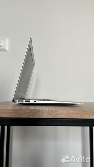 Apple MacBook Air 2011, модель 1370
