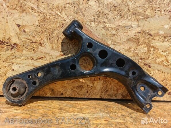 Рычаг с шаровой передний левый Тойота С-хр