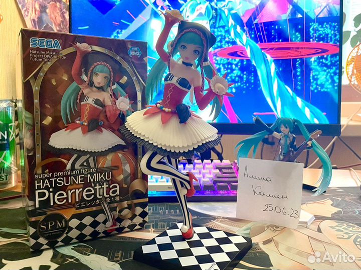 Аниме фигурка хатсуне мику